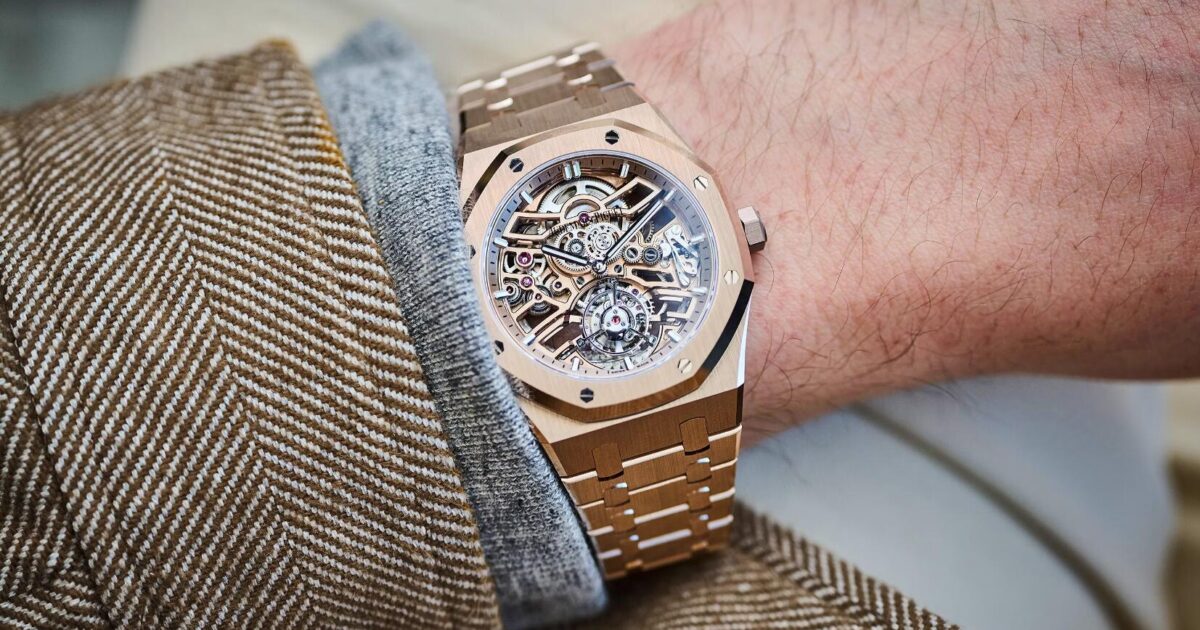 Audemars Piguets Replica Royal Oak Flying Tourbillon mit Automatikaufzug und durchbrochenem Sandgold hat einen tollen Trick, den jeder liebt